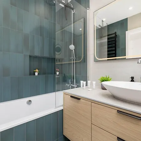 Apartament Nowoczesny Rodzinny Z Klimatyzacja I Parkingiem W Krakowie By Renters Prestige