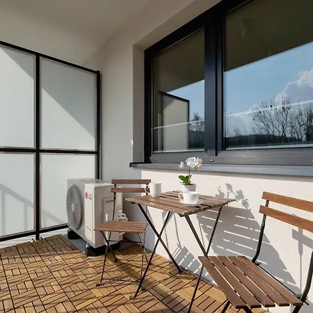 Nowoczesny Rodzinny Z Klimatyzacja I Parkingiem W Krakowie By Renters Prestige Apartment *