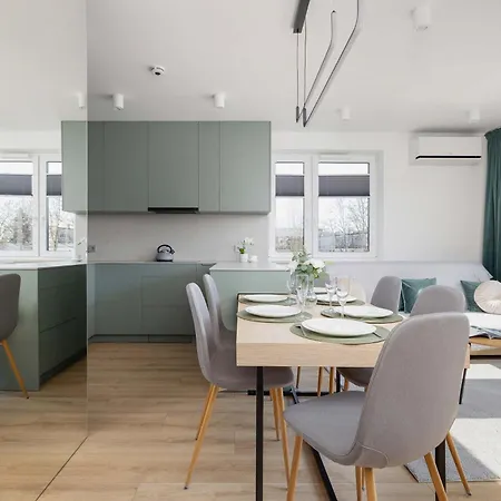Apartment Nowoczesny Rodzinny Z Klimatyzacja I Parkingiem W Krakowie By Renters Prestige