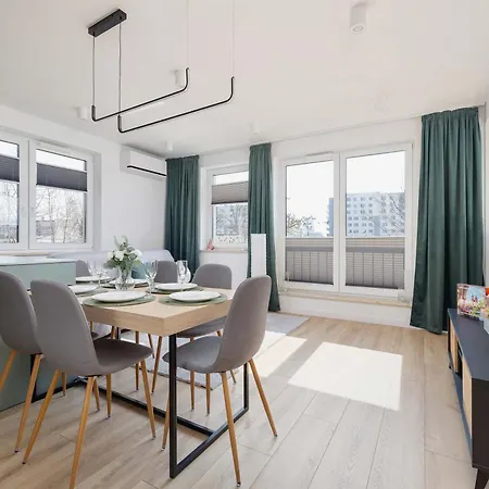 Apartment Nowoczesny Rodzinny Z Klimatyzacja I Parkingiem W Krakowie By Renters Prestige Krakow