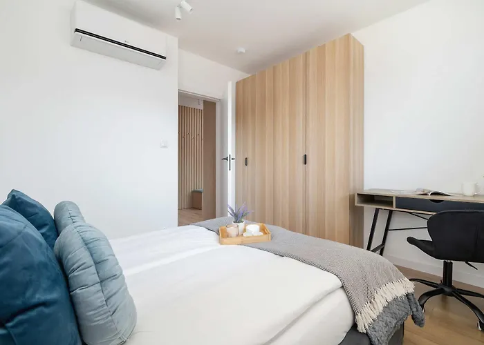 Apartment Nowoczesny Rodzinny Z Klimatyzacja I Parkingiem W Krakowie By Renters Prestige